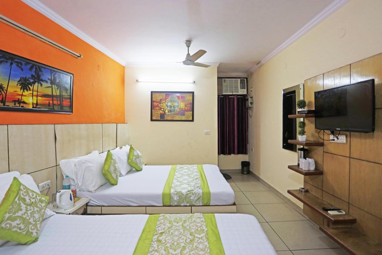 Hotel Sun Village - Couple Friendly Satys New Delhi Extérieur photo