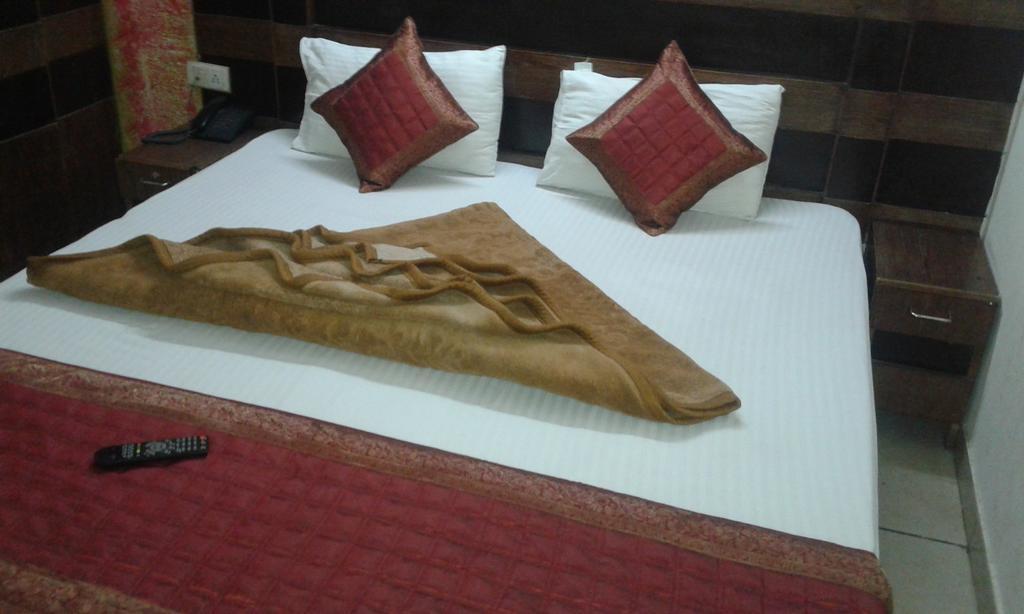 Hotel Sun Village - Couple Friendly Satys New Delhi Chambre photo