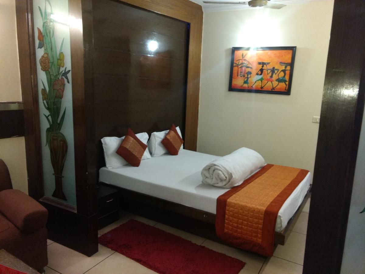 Hotel Sun Village - Couple Friendly Satys New Delhi Extérieur photo