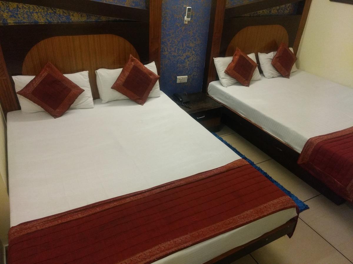 Hotel Sun Village - Couple Friendly Satys New Delhi Extérieur photo